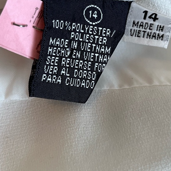 Women’s White Skirt with Faux Belt on Front. - Picture 5 of 5